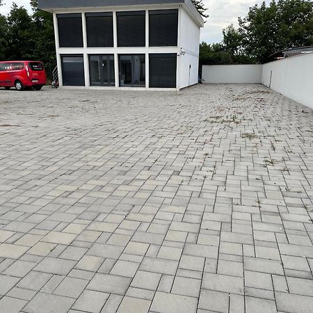 Moderny Novy Byt S Bezplatnym Parkovanim V Objekte, Self-Checking Pozsony Kültér fotó